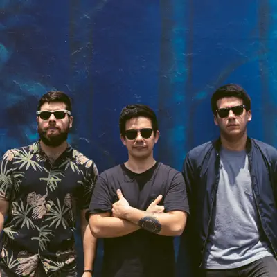 Listen to Nave Ascensor, watch music videos, read bio, see tour dates & more!