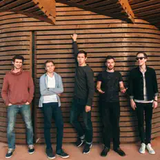 Poslechněte si interpreta Сверхновые, sledujte hudební videa, přečtěte si životopis, podívejte se na data turné a další informace.