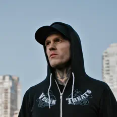 Ray Harmony सुनें, म्यूज़िक वीडियो देखें, बायो पढ़ें, दौरे की तारीखें और बहुत कुछ देखें!