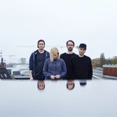 Dengarkan Never Come Rain, tonton video musik, baca bio, lihat tanggal tur & lainnya!