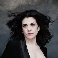 Escucha a undefined, mira videos musicales, lee su biografía, consulta las fechas de las gira y más.