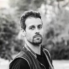 Poslechněte si interpreta Andy Elwell, sledujte hudební videa, přečtěte si životopis, podívejte se na data turné a další informace.