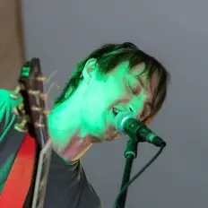 Ouve Tyler Calkins, vê vídeos de música, lê a biografia, vê as datas da digressão e muito mais!