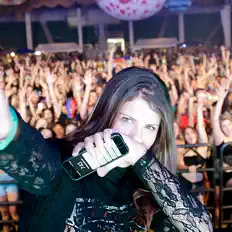 收听 AViVA、观看音乐视频、阅读小传、查看巡演日期等 ！