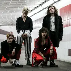 Hör dir Glossii an, schau dir Musikvideos an, lies die Biografie, finde Tourdaten und mehr!