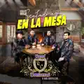 SENTADO AQUI EN LA MESA