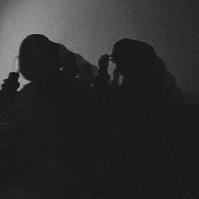 Varjot pitenee - Single