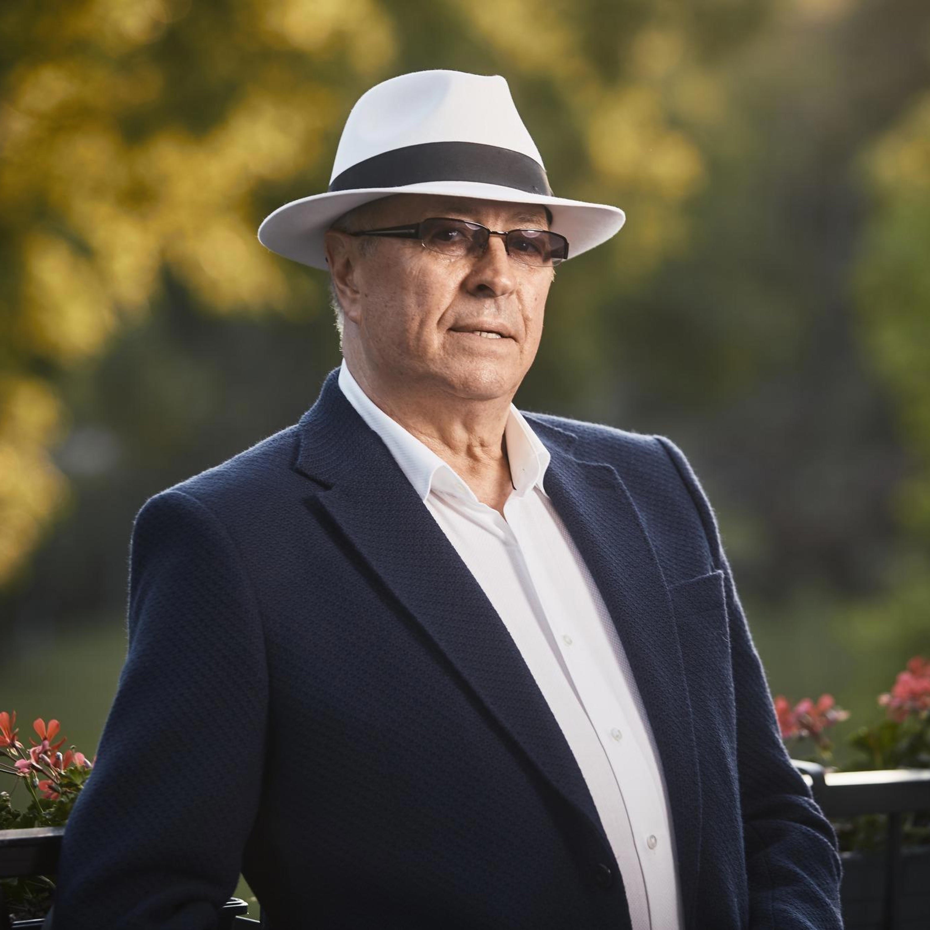 Sărut Femeie Mâna Ta - Single