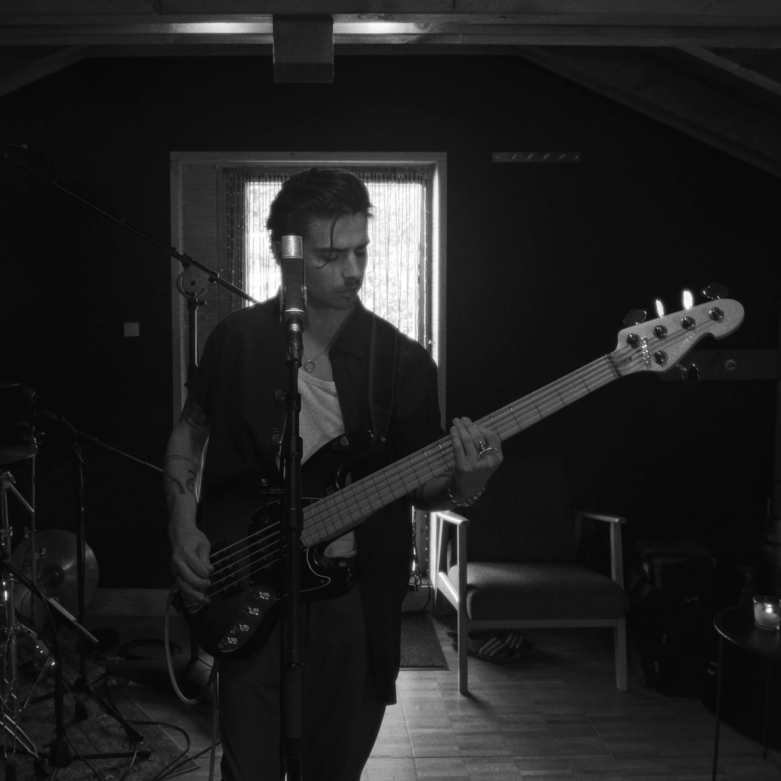 Tom MacNeill - Strings