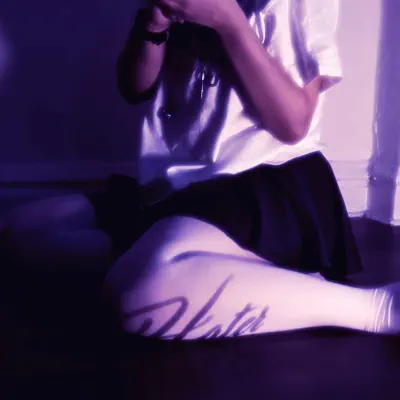 Ascolta 'drowning - Single' di Olivia Brown & ceecide