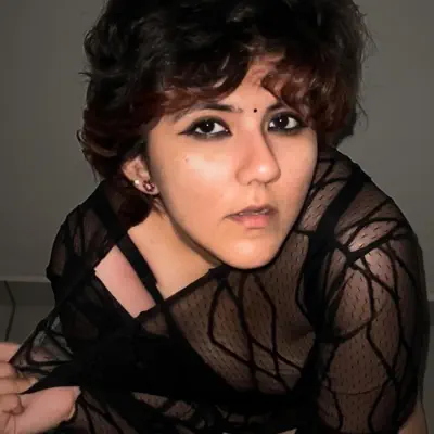 Swara Oza adlı sanatçının Fireman - Single albümünü dinle