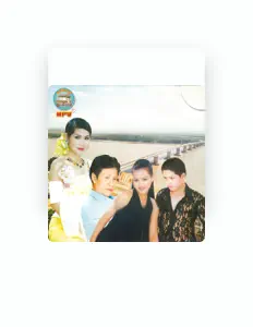 Ouça ឱក សុម៉ារីម៉ា, assista a videoclipes, leia a biografia, veja as datas das turnês e mais!