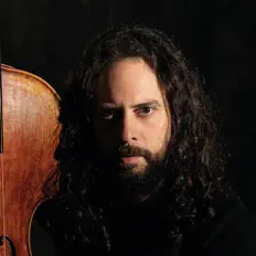 Luister naar Fahmi Alqhai, bekijk muziekvideo's, lees de bio, bekijk de tourdata, en meer!