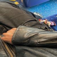 V-neck (feat. cranes) - Single - Pretty V