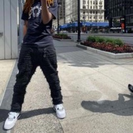 Hold Back (feat. Che & Bana) serendior