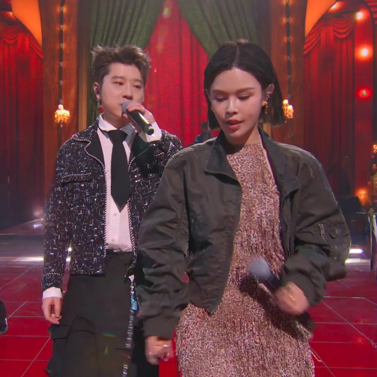 王以太 & 劉至佳 - 危险派对 (川渝春晚) - Single (2025) [iTunes Plus AAC M4A]-新房子