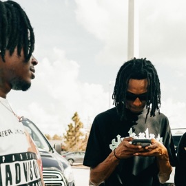 Splitting pieces (feat. Guap Child) TeeHxncho