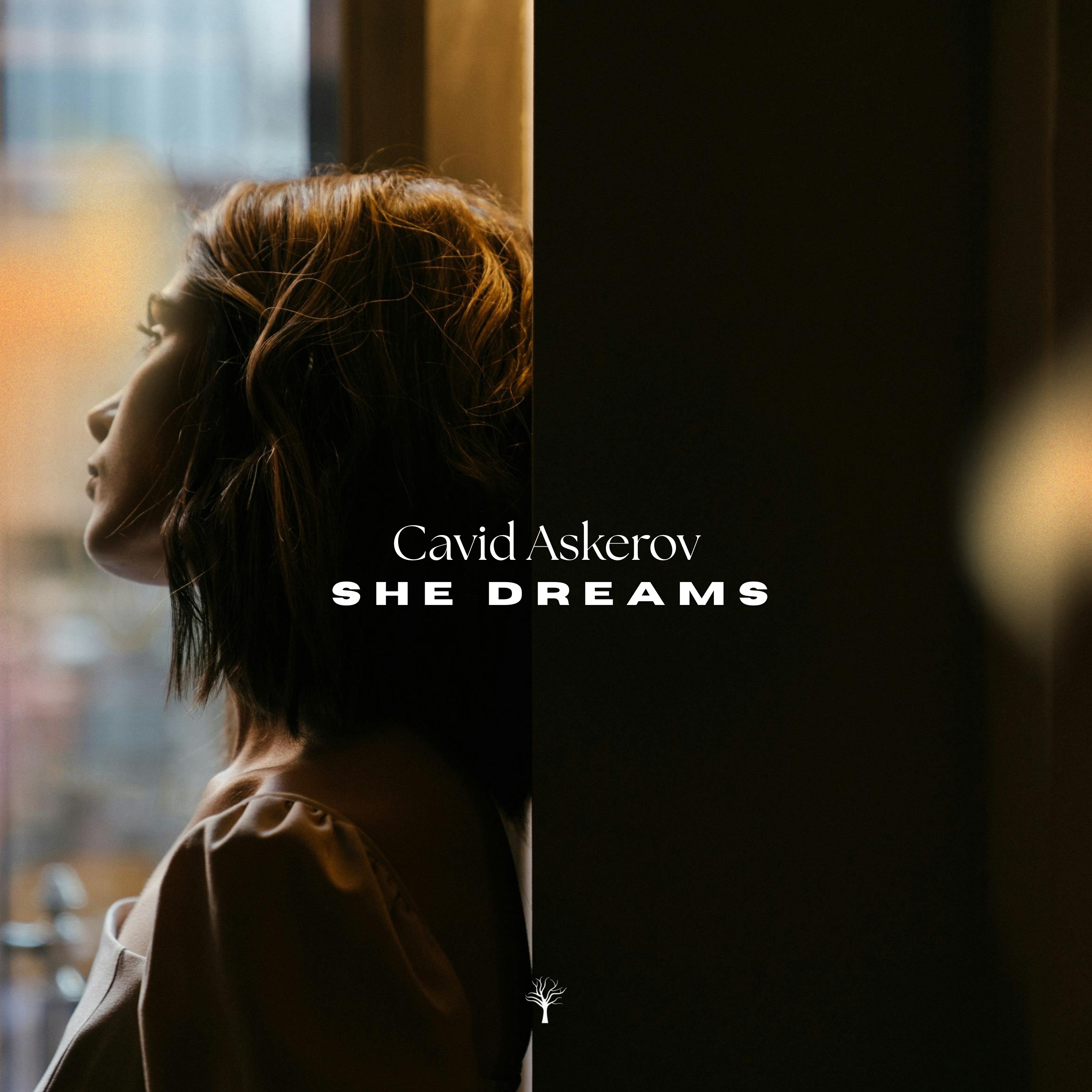 She Dreams - Single