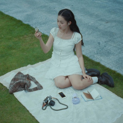 Hành Tinh Xa Xôi - Single