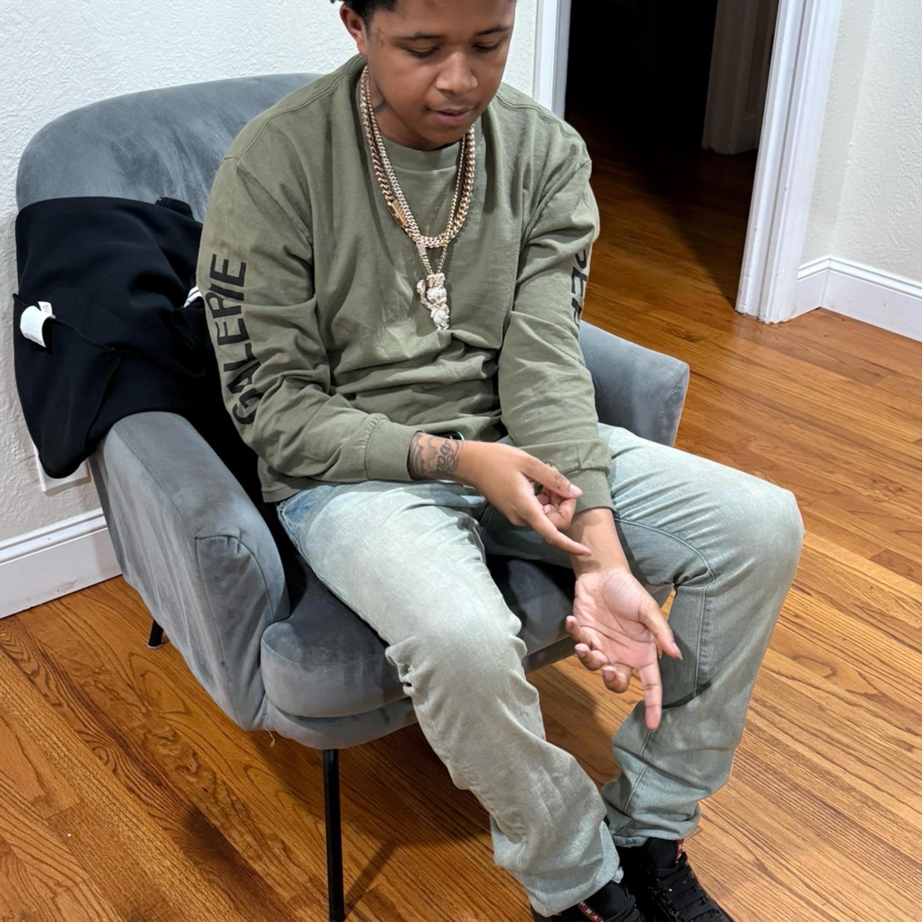 Gzz (Aye Ecko) (feat. EBK Jaaybo) - Theyknowpig21: Song Lyrics