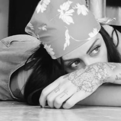 Ella es musiK - Single