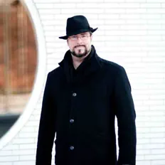 Ascolta Thomas Hoppe, guarda video musicali, leggi la biografia, vedi le date del tour & altro!