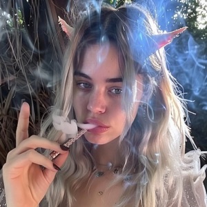 Baby Needs to Vape (remix) [feat. GrimesAI]