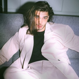 В танце Анри