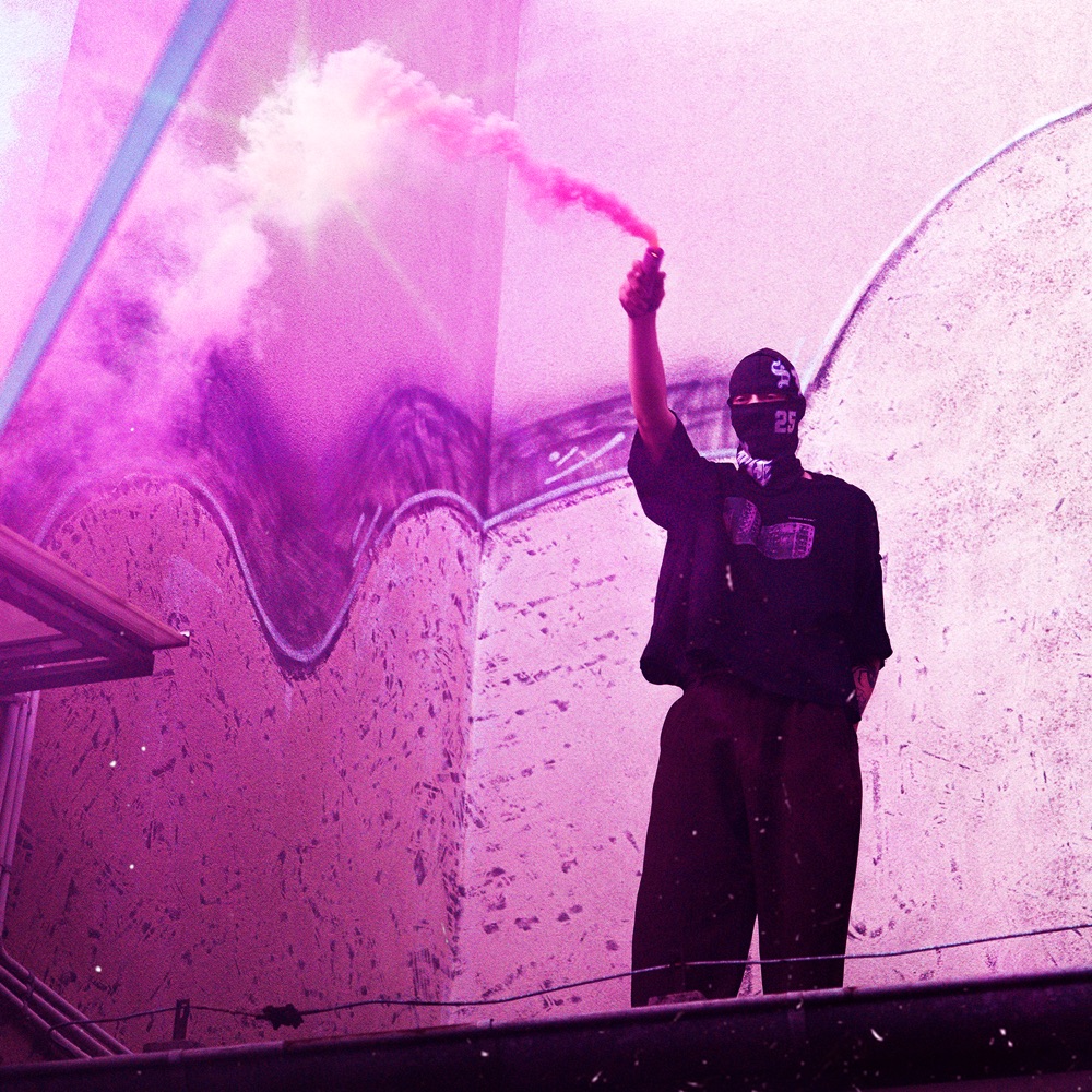 Обложка альбома «OSIEDLOWY HAZE (feat. smaxxey) - Single» — Hames, Janas, bigaro & Fuzja