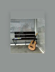 Poslechněte si interpreta CWAMI, sledujte hudební videa, přečtěte si životopis, podívejte se na data turné a další informace.