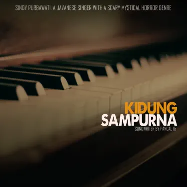 Yosh yalangoch ayolning yaqindan surati