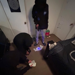 Posion flow (feat. R2X)