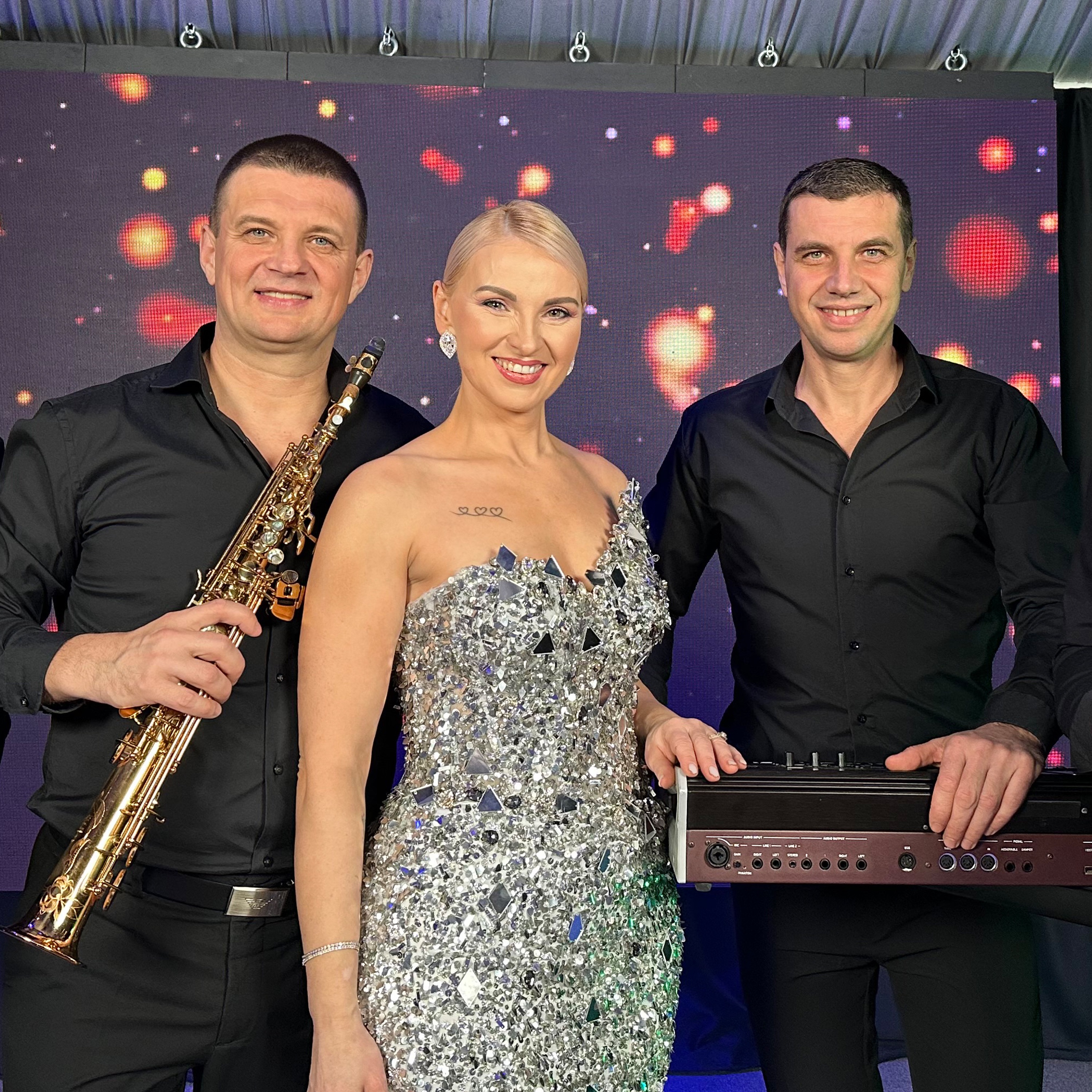 LENA MICLAUS - VINO PE BRATELE MELE