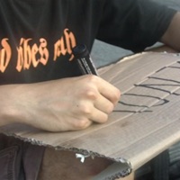 Karton z napisem - Single - Bez Domiechy