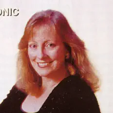 聆聽 Cynthia Phelps、觀看音樂影片、閱讀小傳、查看巡演日期等！