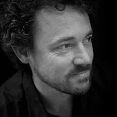 Hör dir Jean-Luc Tingaud an, schau dir Musikvideos an, lies die Biografie, finde Tourdaten und mehr!