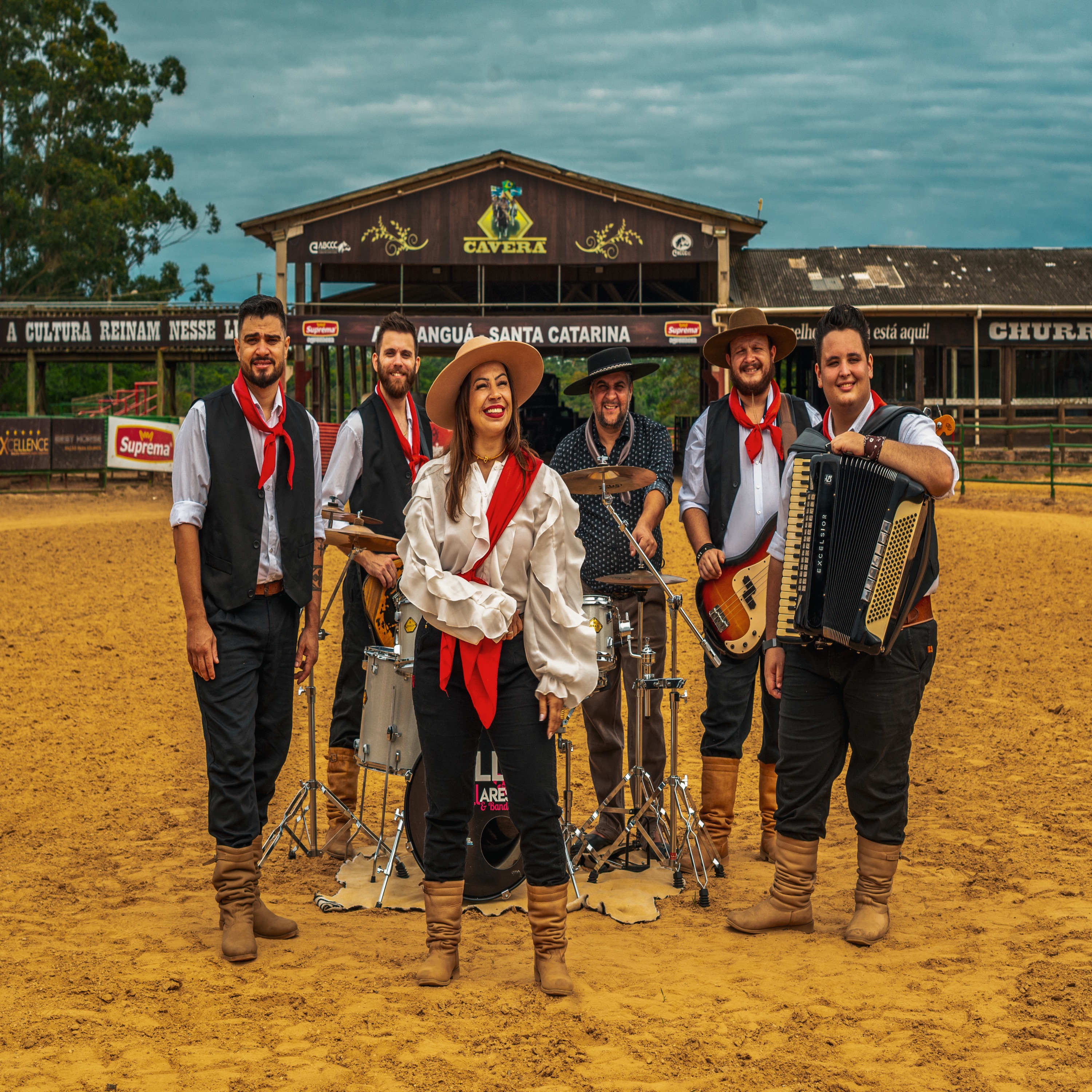 kelly collares e banda - Me Laçou