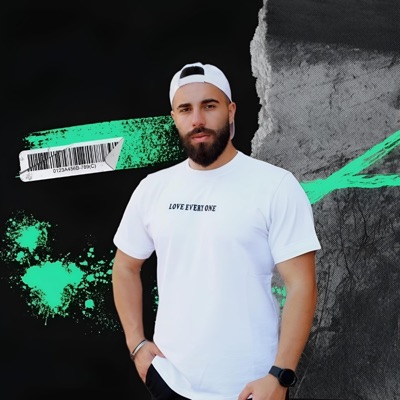 اريد رجلا مثيرا قويا ثريا - Single