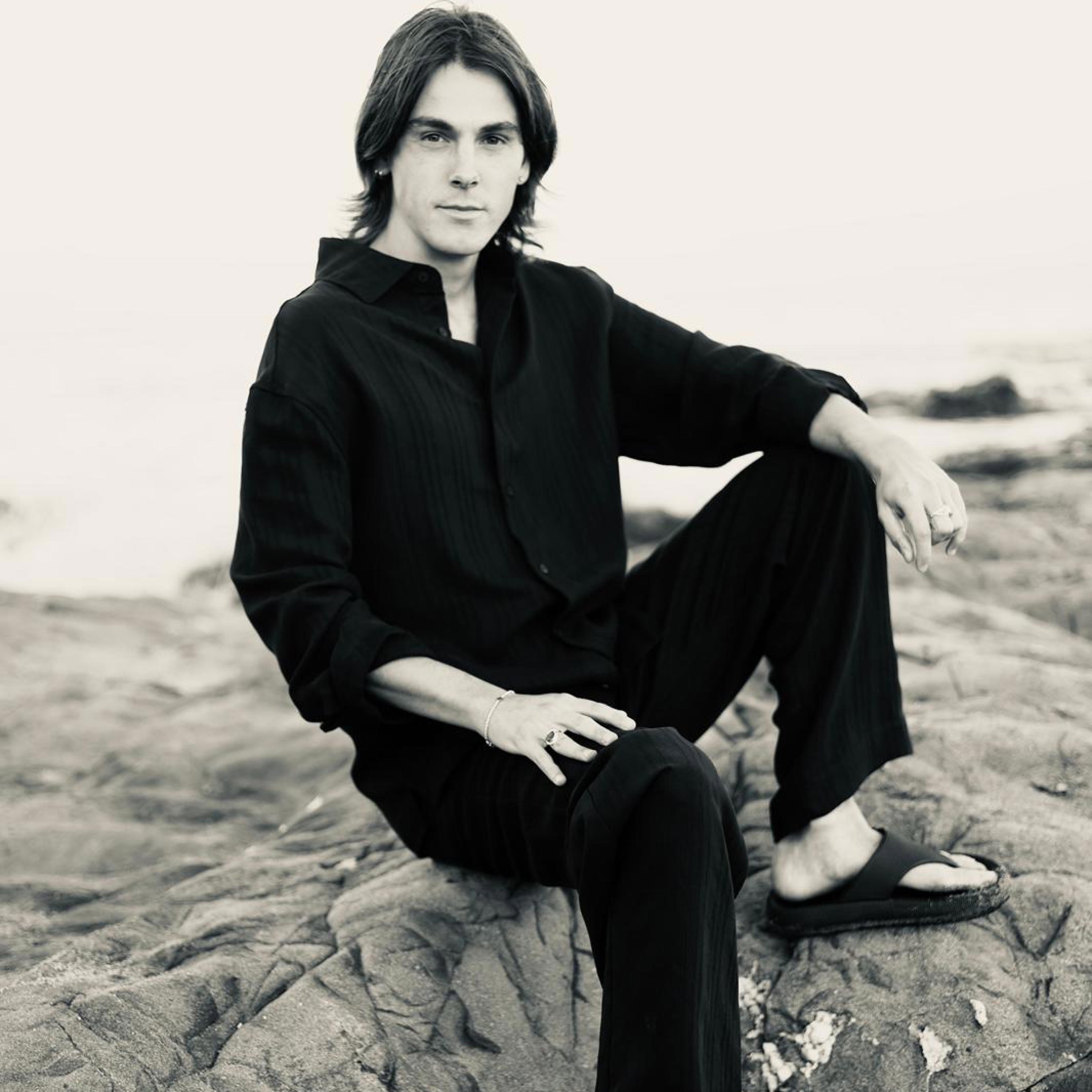 Unreachable Hearts - Single