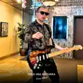 SOLO UNA GUITARRA
