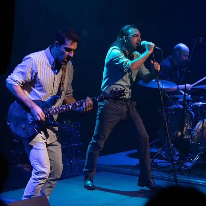 طرح جلد Singles (live)