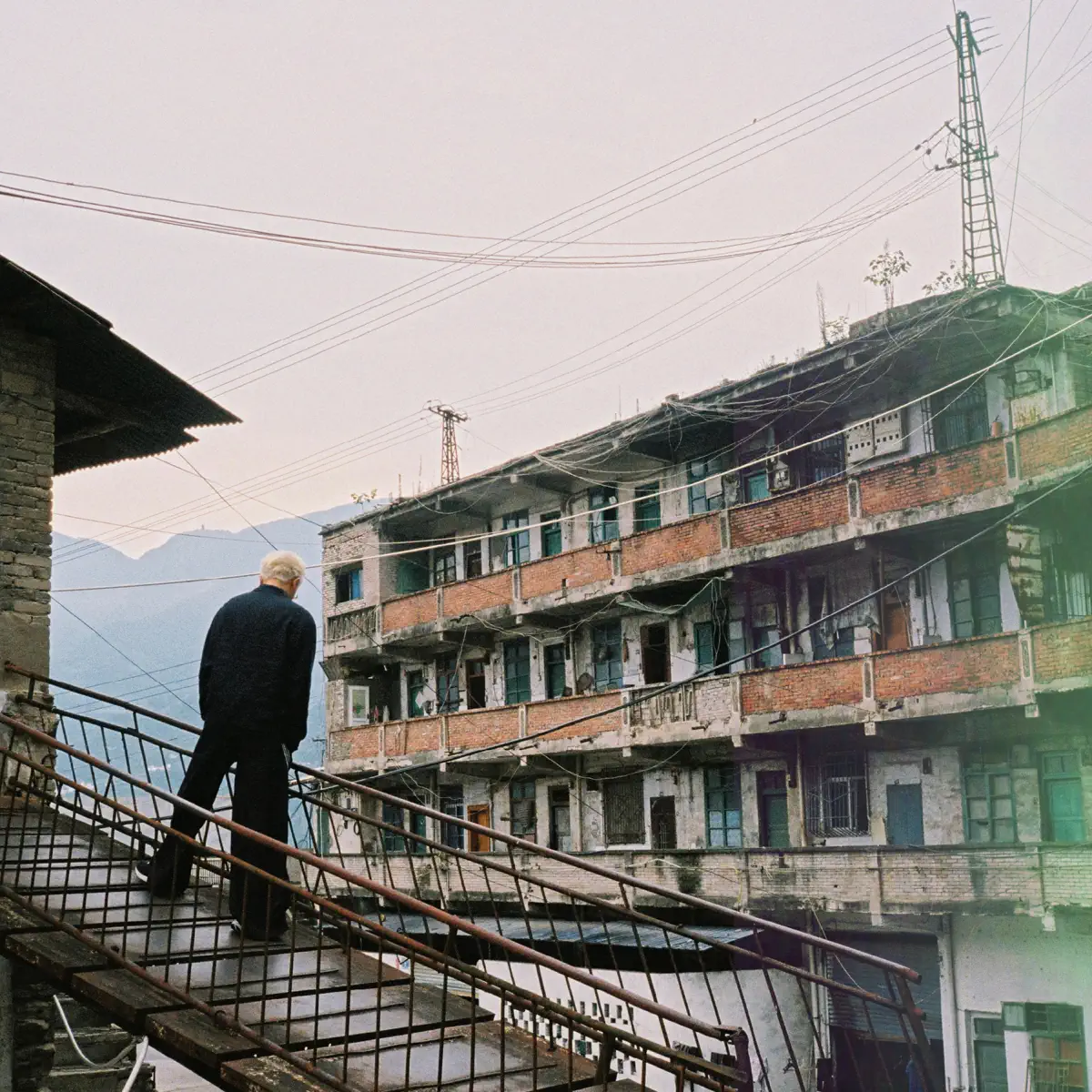 Uzzy - exordinary (2025) [iTunes Plus AAC M4A]-新房子