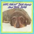 Was macht der Hund auf dem Sofa?