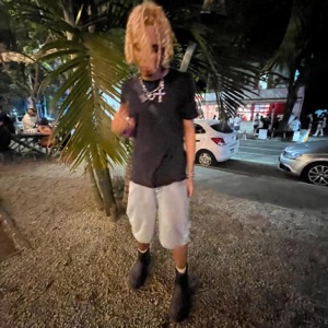 EtiquetaBalenciNoJeans’ (feat. purp & vell) - Single