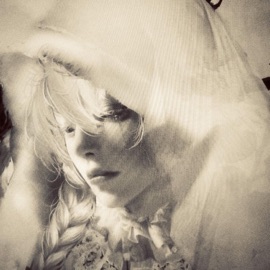 in my room (mylancore) Teo