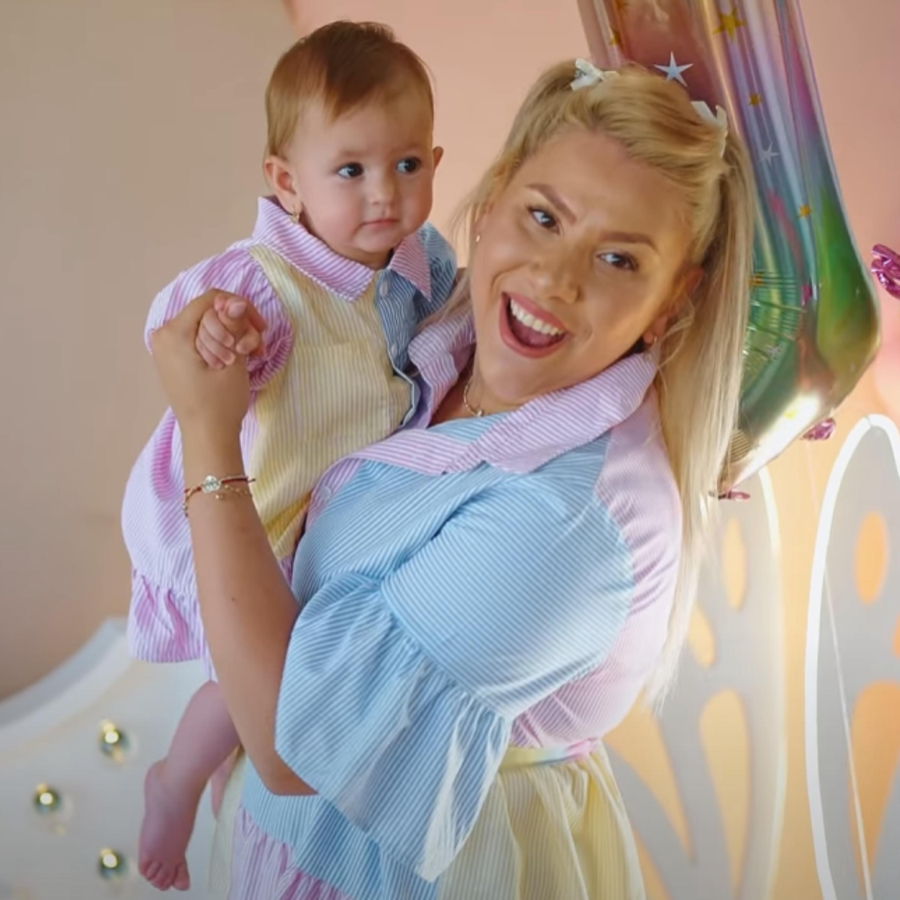 Sunt si eu mama de fata - Single