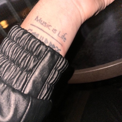 Díky hudbě žiju - Single