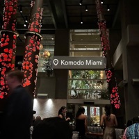 Komodo (feat. Jon) - Single - Chona Papi