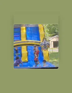 Susie B सुनें, म्यूज़िक वीडियो देखें, बायो पढ़ें, दौरे की तारीखें और बहुत कुछ देखें!