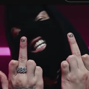 Бывшая плачет